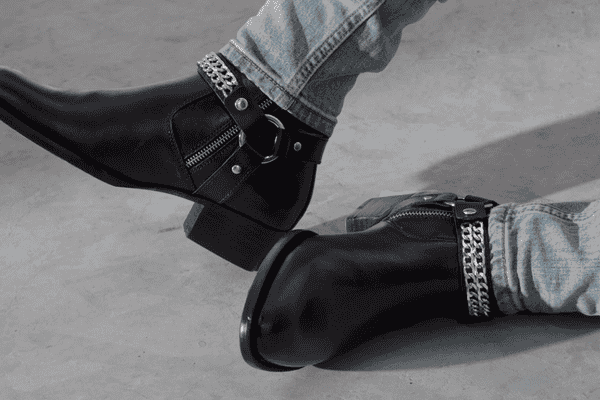 áo polo nam phối với Giày Harness Boots 
