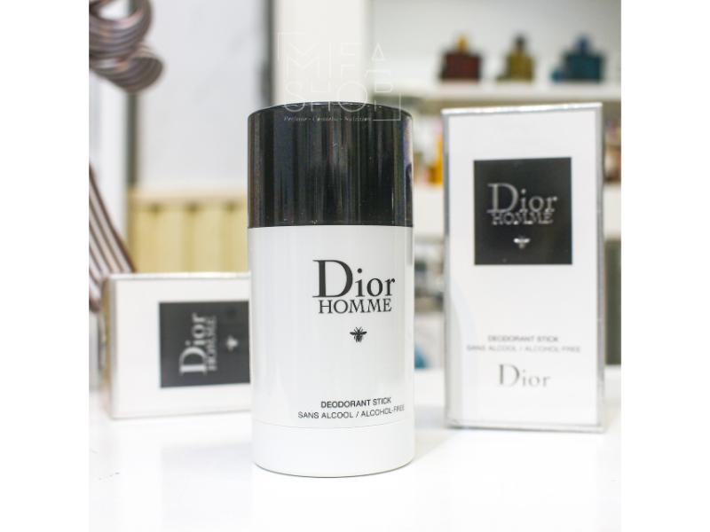 Sản phẩm Bvlgari Aqva Pour Homme dạng gel mang hương thơm tươi mát tự nhiên.