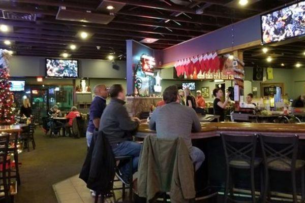 quán bia xem bóng đá ở TPHCM D2 Sport Bar