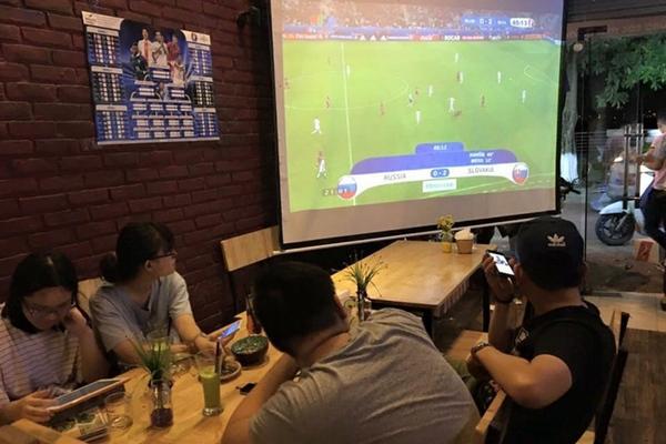 Link Coffee, quán cà phê xem bóng đá với không gian rộng rãi, phù hợp cho nhóm bạn