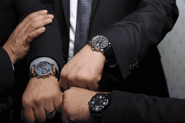 top-3-mau-dong-ho-co-dien-ban-chay-nhat-tam-trung-cho-nam-gioi