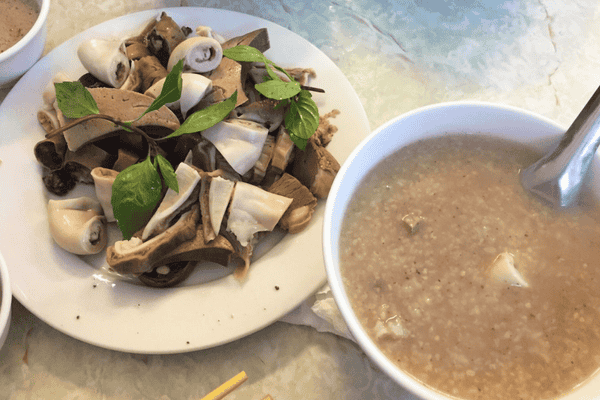 Cháo lòng Bà Tý C - bát cháo lòng thơm ngon với nhiều lòng