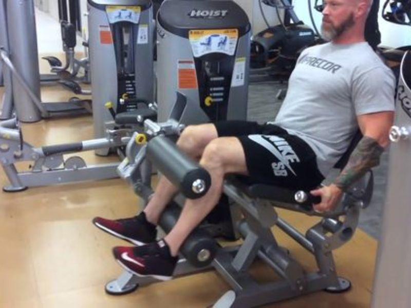 Bài tập Seated Leg Curl