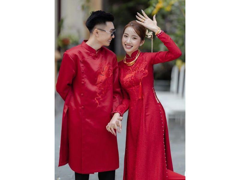 Mẫu áo dài nam cách tân màu đỏ