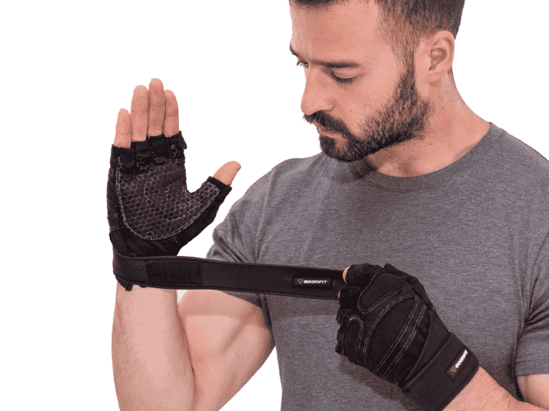 co-nen-deo-gang-tay-khi-tap-gym-3303