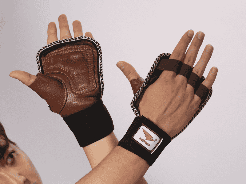 co-nen-deo-gang-tay-khi-tap-gym-3303