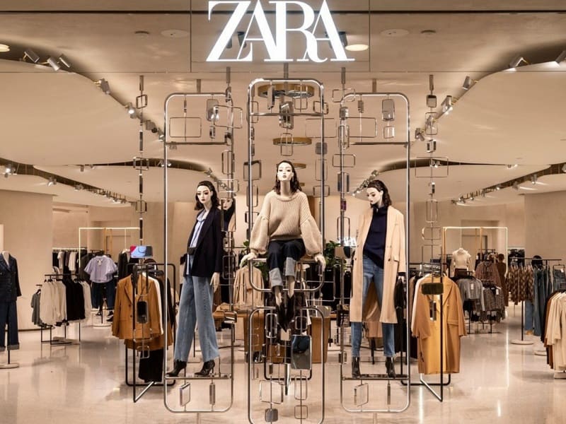 Zara l&agrave; một trong những thương hiệu b&igrave;nh d&acirc;n được rất nhiều kh&aacute;ch h&agrave;ng ưa chuộng