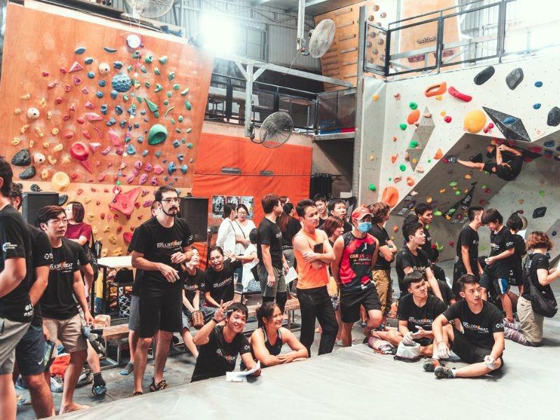 Leo núi TPHCM Vertical Academy