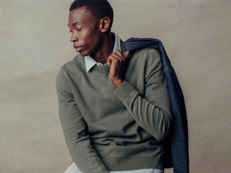 Áo sweater tối màu dễ phối đồ
