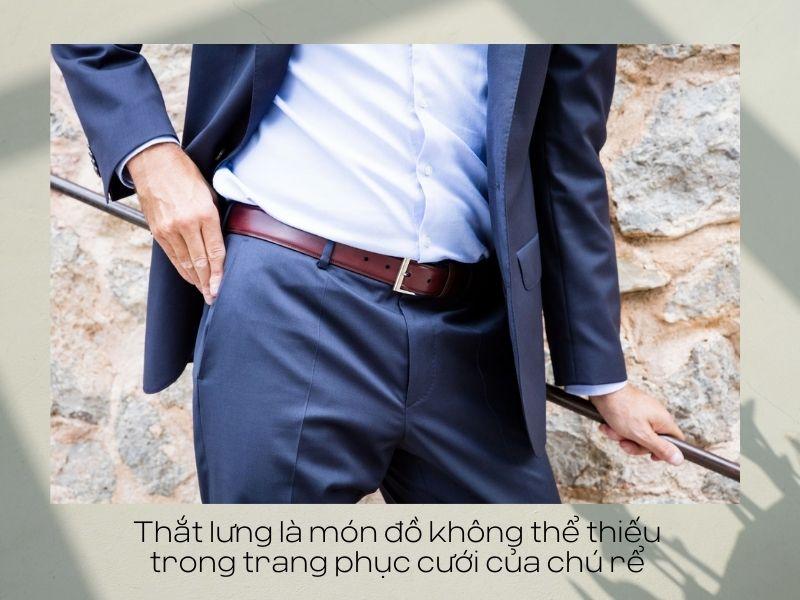 Thắt lưng là món đồ không thể thiếu trong trang phục cưới của chú rể 