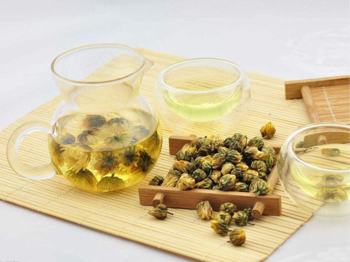 Cải thiện phồng rộp chân khi chạy với trà hoa cúc. Nguồn: Internet