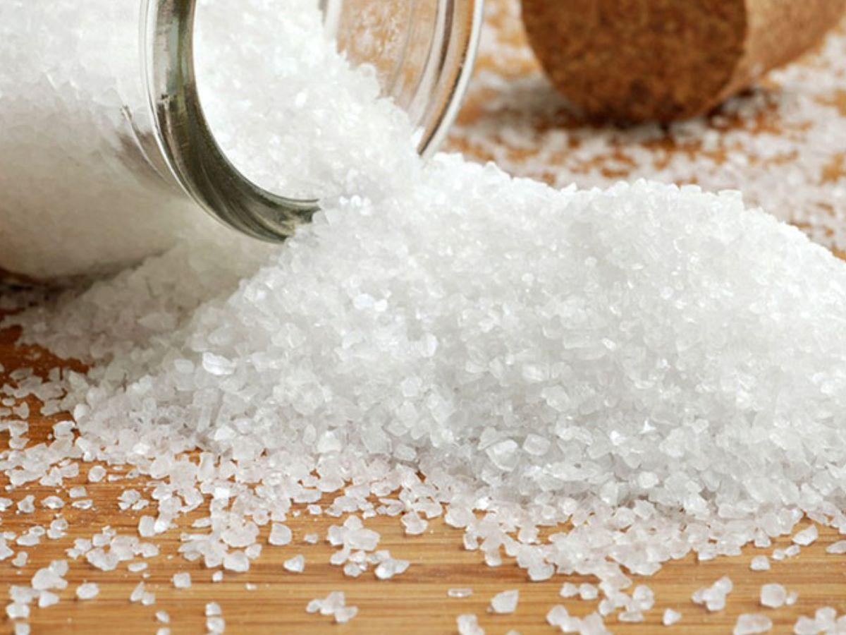 Muối Epsom có khả năng thẩm thấu vào da và giúp tăng cường tuần hoàn máu, giảm sưng. Nguồn: Internet