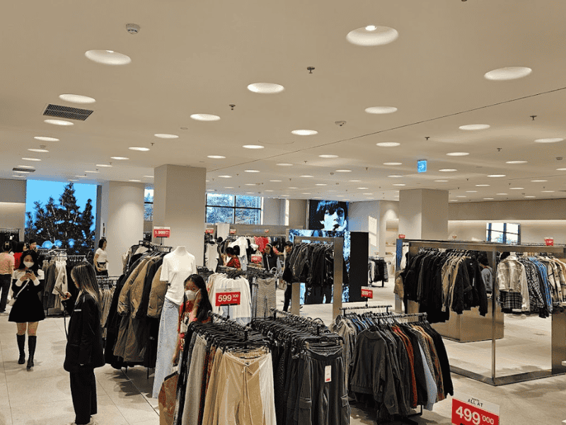 Zara Sport luôn cập nhật các mẫu mới nhất, phù hợp với xu hướng thời trang quốc tế