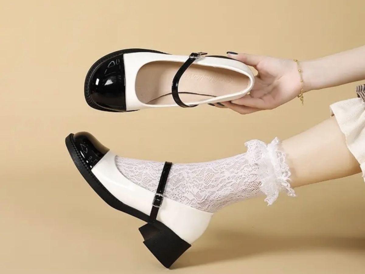 Giày mary jane và tất ren, nhún bèo