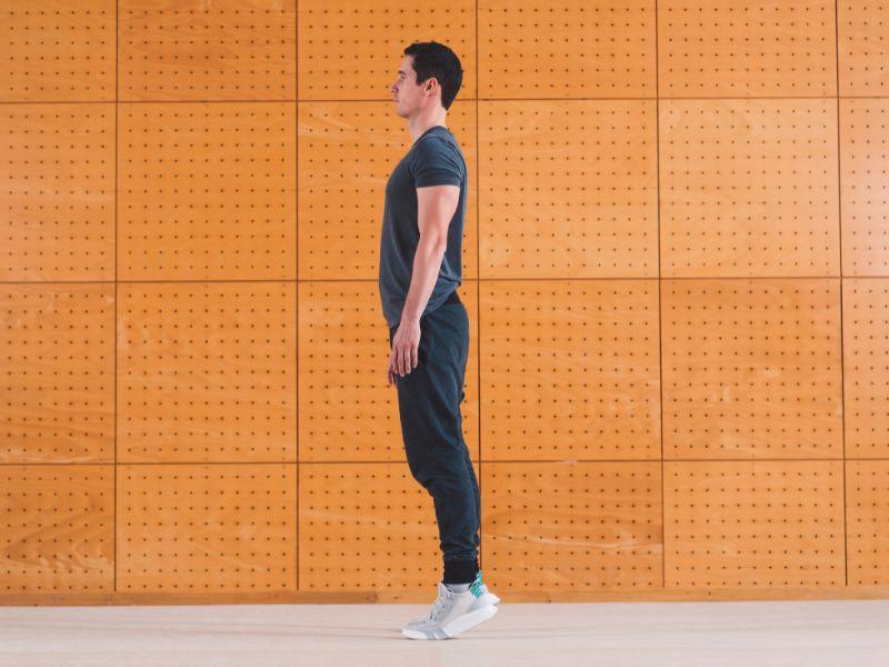 Calf Raises là bài tập đơn giản, dễ thực hiện tại nhà