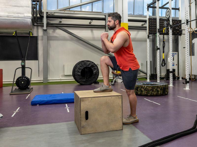 Step-ups là bài tập đơn giản nhưng hiệu quả