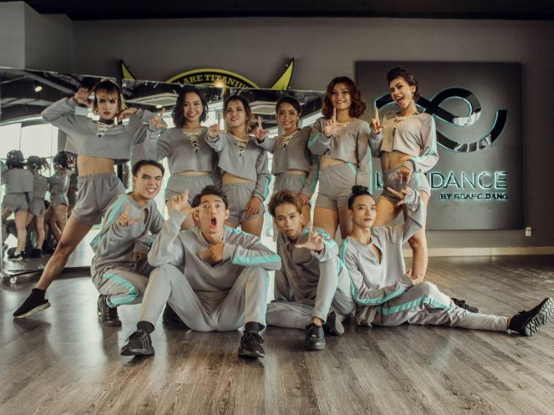 LIFE DANCE Studio thành lập năm 2014 bởi dancer Quang Đăng