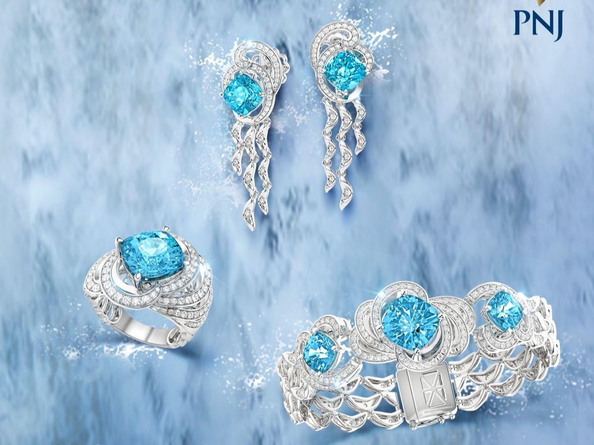 Từng chi tiết tr&ecirc;n bộ trang sức đều thể hiện h&igrave;nh ảnh của biển xanh