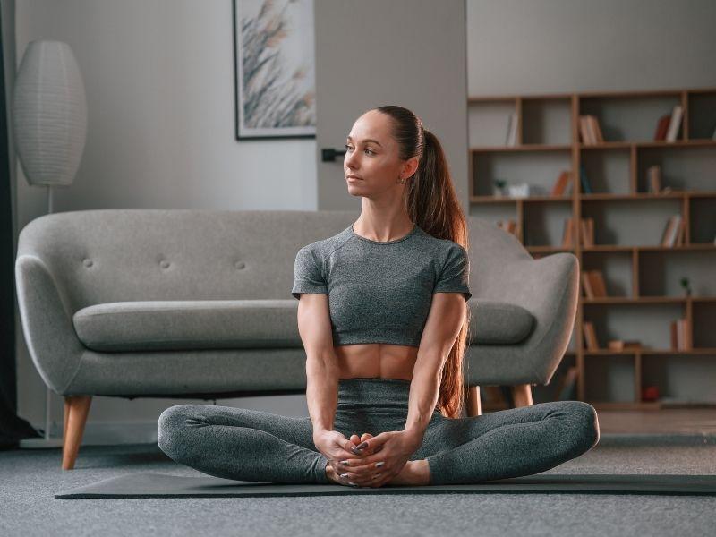 Bra thể thao (sport bra) là lựa chọn hoàn hảo cho các bài tập yoga cường độ cao