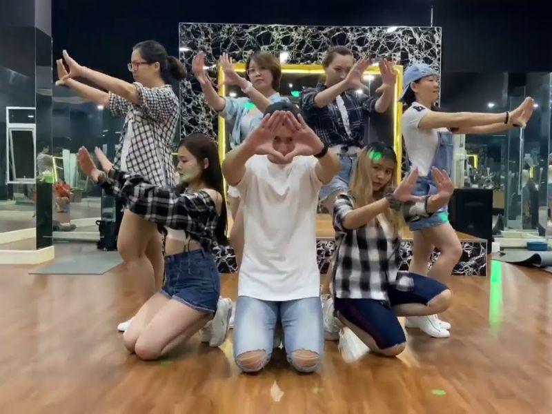 Ngoài dạy Yoga, Vyoga World còn có những lớp học nhảy Kpop chất lượng