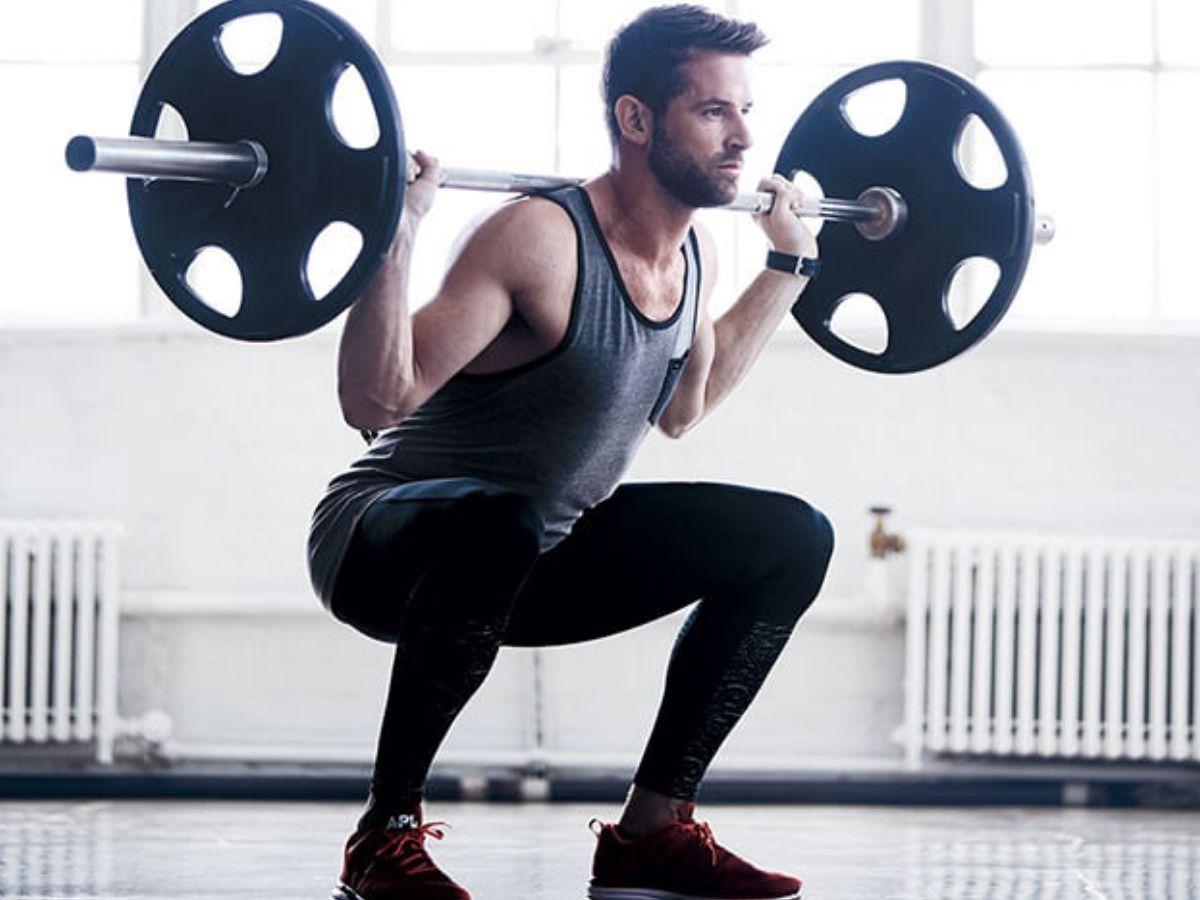 Khi nói đến các phương pháp bổ trợ cho việc chạy nhanh 100m thì không thể bỏ qua Squat