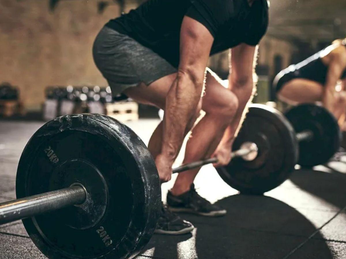 Deadlift luôn là một trong những bài tập bổ trợ yêu thích của nhiều vận động viên thể thao