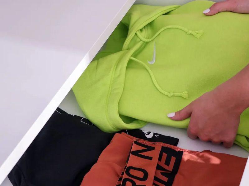 Cách bảo quản áo hoodie không bị xù bông