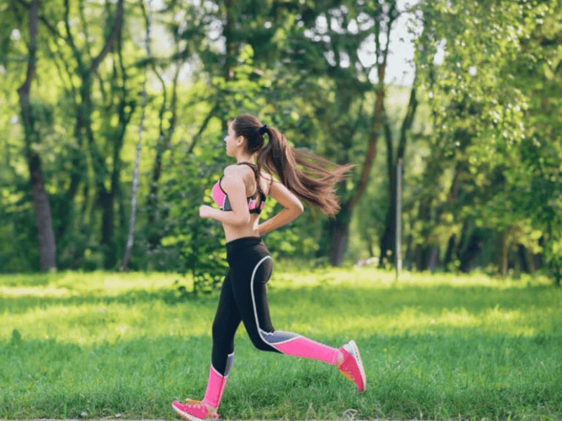 Để cải thiện thời gian chạy 5km, bạn cần kết hợp các chiến lược hợp lý từ việc thiết lập mục tiêu, tập luyện bài bản đến chú trọng chế độ dinh dưỡng và nghỉ ngơi