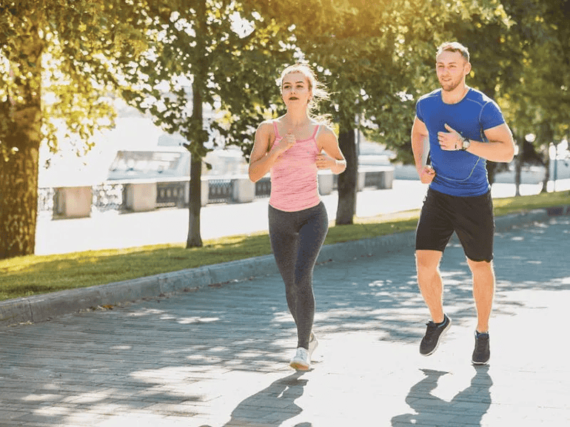 Chạy 5km là một cách hiệu quả để đốt cháy năng lượng và kiểm soát cân nặng