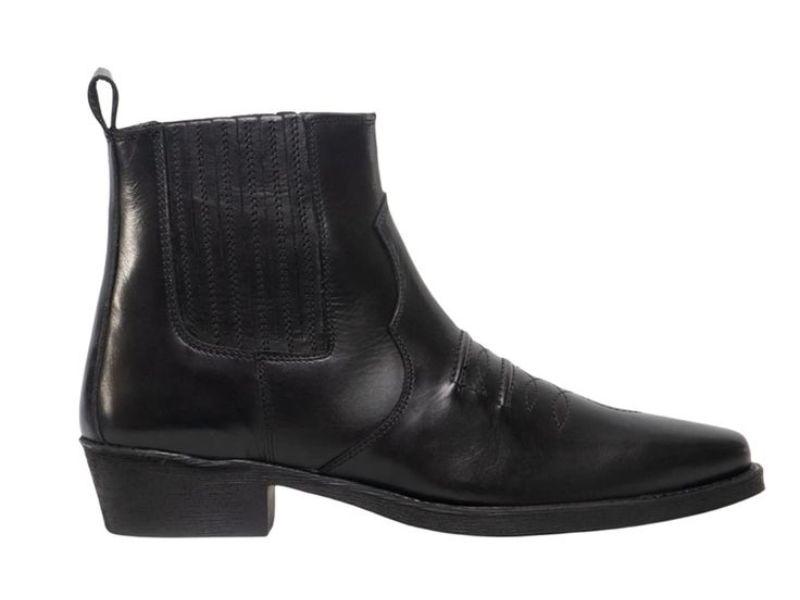 Cowboy boots mạnh mẽ, phong cách viễn Tây