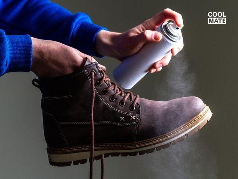 Bảo vệ giày boot nam bằng sản phẩm chuyên dụng