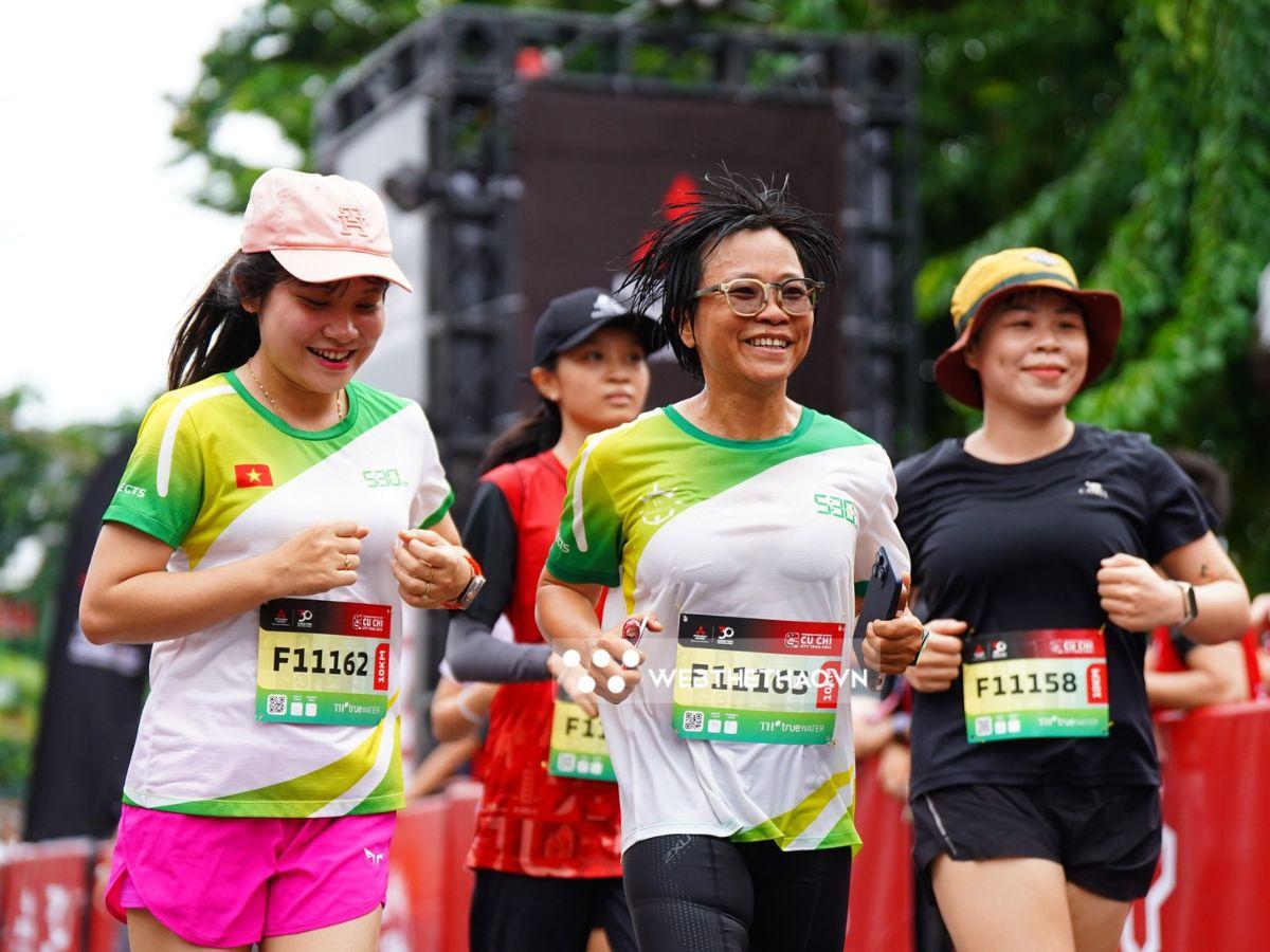 Áo chạy bộ thiết kế