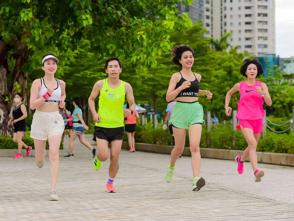 Tính ứng dụng cao của áo chạy bộ 