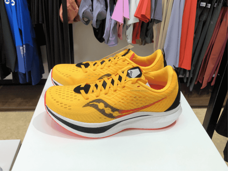Cen Sports thường xuyên cập nhật những mẫu mới theo xu hướng