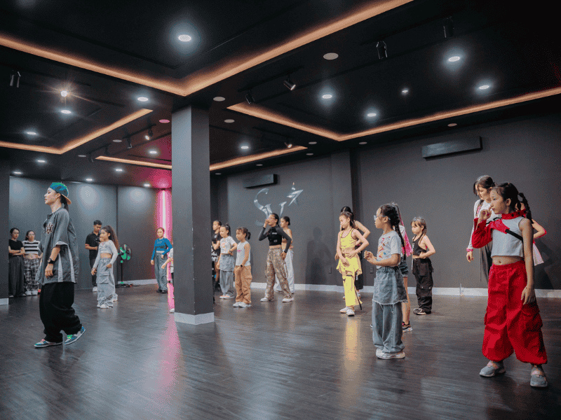 Sao Việt Academy phù hớp với những ai bắt đầu học nhảy