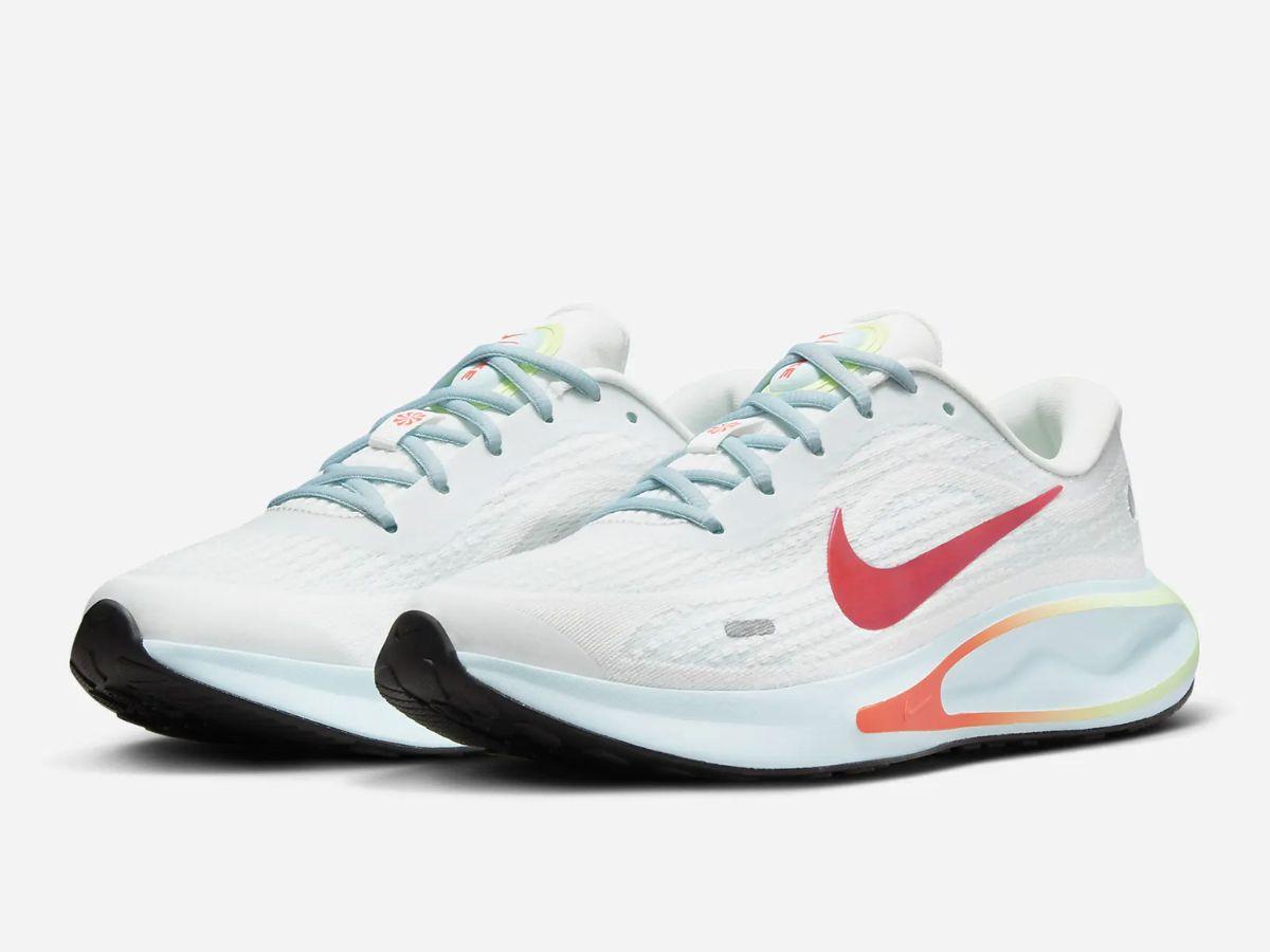 Giày chạy bộ Nike - ACFC Swoosh Life