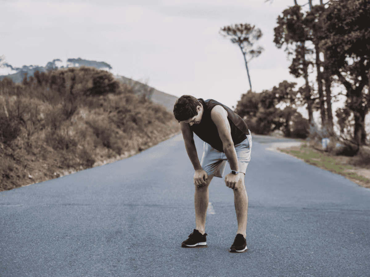 Một số người khi bị sốc hông còn cảm thấy buồn nôn hoặc chóng mặt