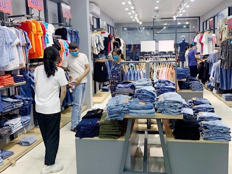 Đến cửa hàng trải nghiệm sản phẩm