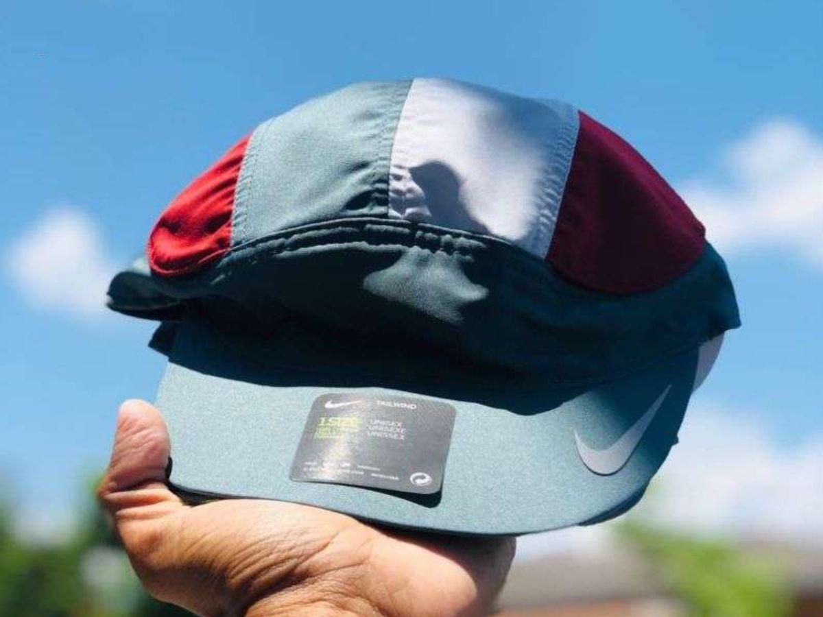 Mũ chạy bộ Nike Tailwind sở hữu họa tiết phản quang mang đến vẻ đẹp riêng biệt
