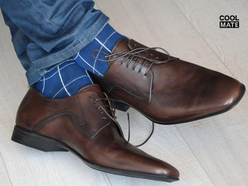 Tất họa tiết sẽ tạo điểm nhấn cho outfit của bạn