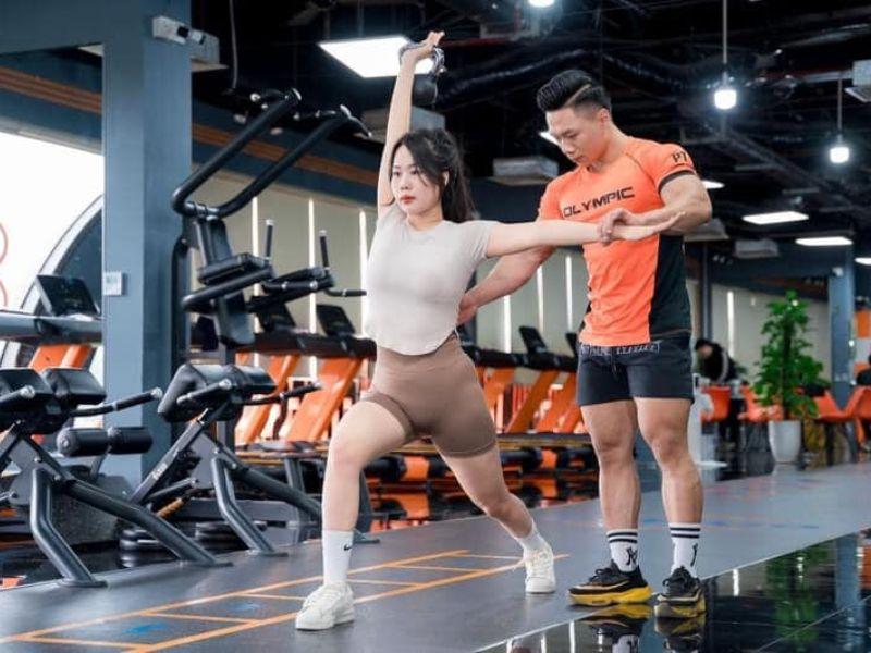 Tập cùng HLV tại Olympic Fitness & Yoga