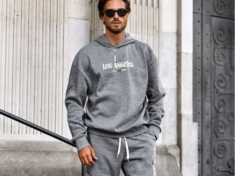 Bạn có thể chọn một chiếc áo hoodie oversized