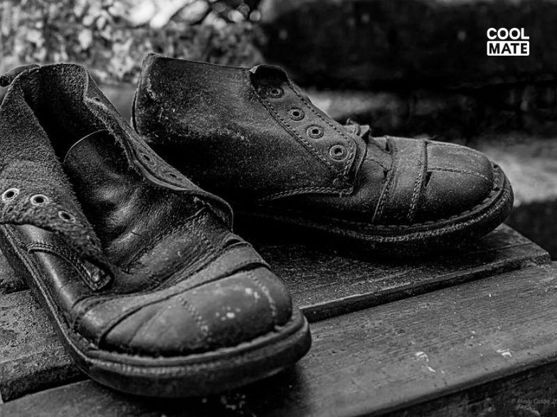 Giày boot nam dễ bị hư khi bảo quản trong môi trường ẩm thấp