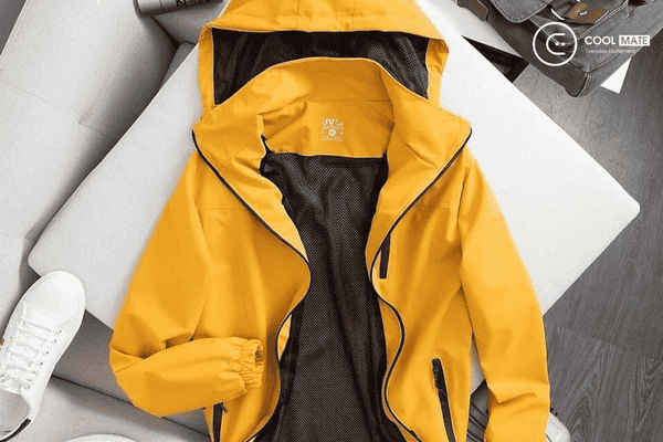 Áo khoác gió 2 lớp là một trong những item được giới trẻ săn đón hiện nay
