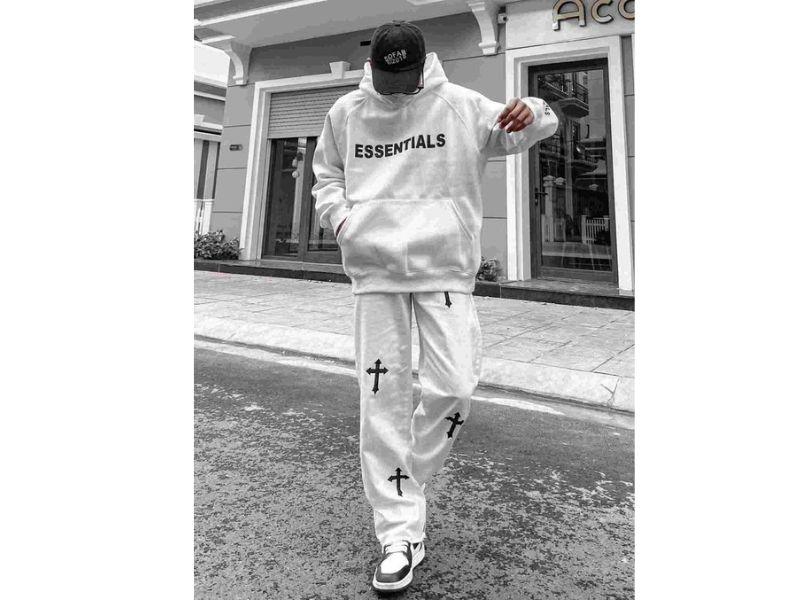 Cách tạo dáng chụp ảnh với áo hoodie: Vừa đi vừa chụp