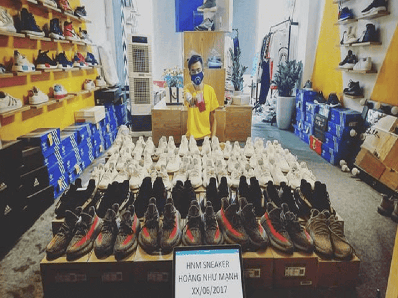  Ngoài ra các dịch vụ đi kèm bao gồm hỗ trợ đổi trả, thay thế model… 