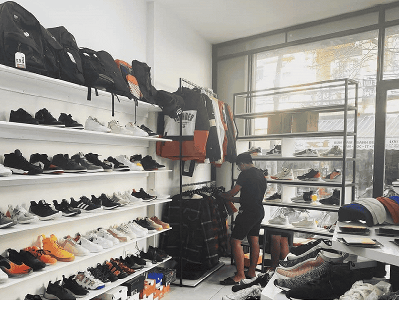 JSS cũng rất đầu tư về mặt quảng bá và luôn cập nhật liên tục lên website, fanpage của shop