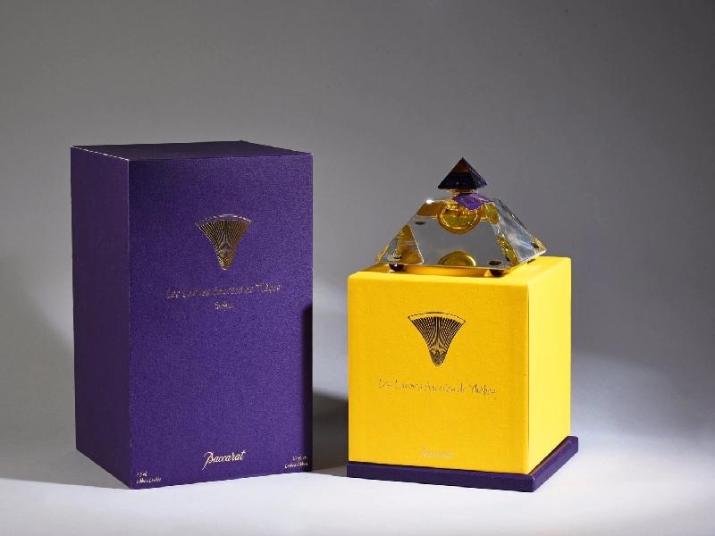 Baccarat Les Larmes Sacrees de Thebes thiết kế độc đáo