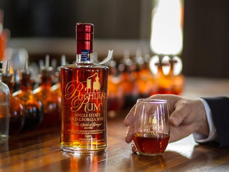 Rượu rum là gì?