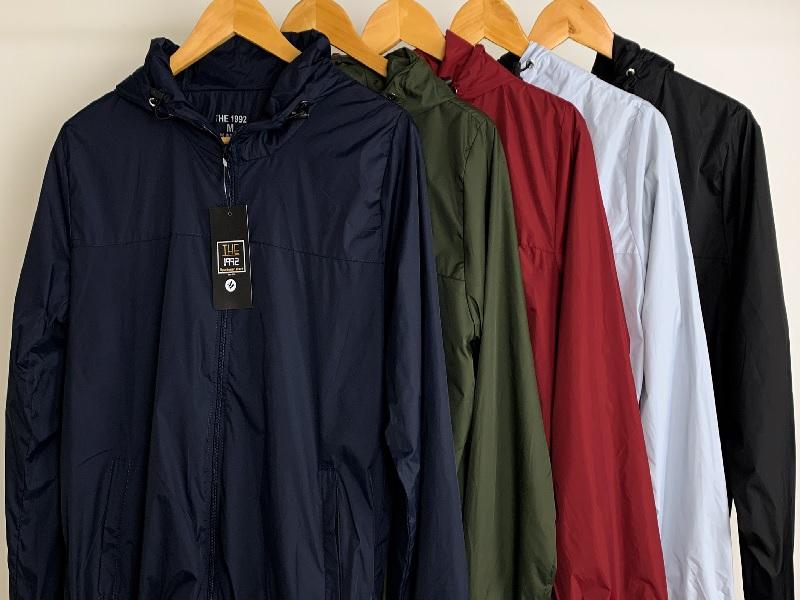 Hug Shop - Áo khoác đơn giản nhưng bắt mắt